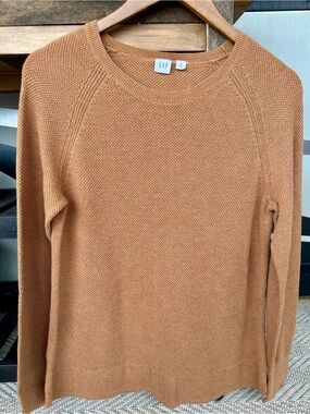 GAP Crewneck Sweater in Caramel Brown